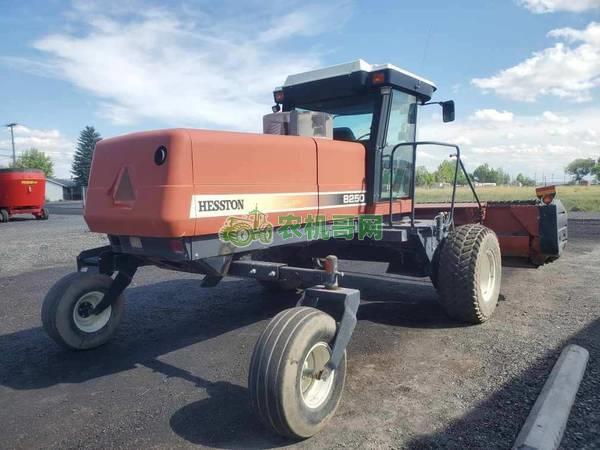 1999 Hesston 8250